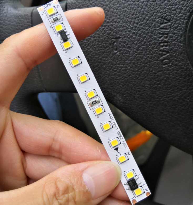 SM500A8(图1) 00A8高压恒流灯带应用实物图2.png